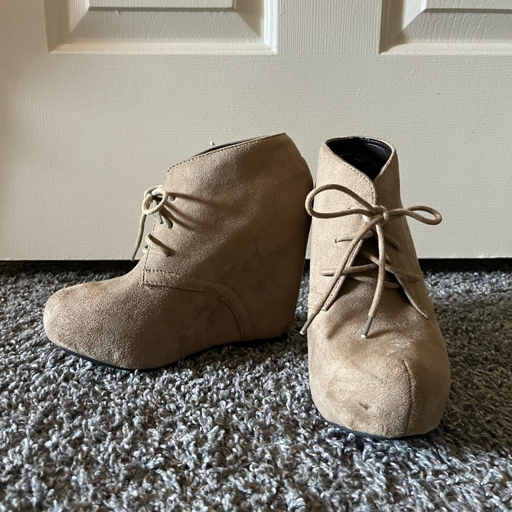 White brown wedges
